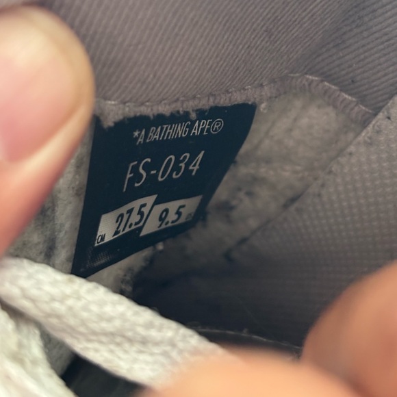 Bape sneakers in good size 9.5 US - Picture 8 of 8